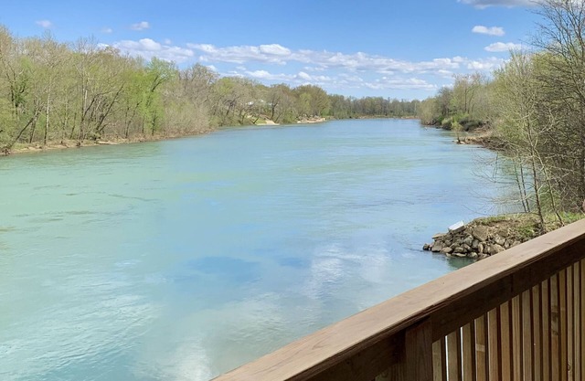 Cabin Right on Current River, conveniently located close to town.