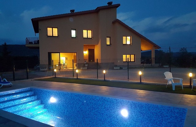 CAL MIRÓ NOU -Holliday villa with pool and barbacue 1 hour awa from Barcelona-