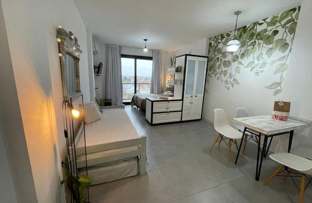 Calido,moderno depto con piscina, parking ,laundry