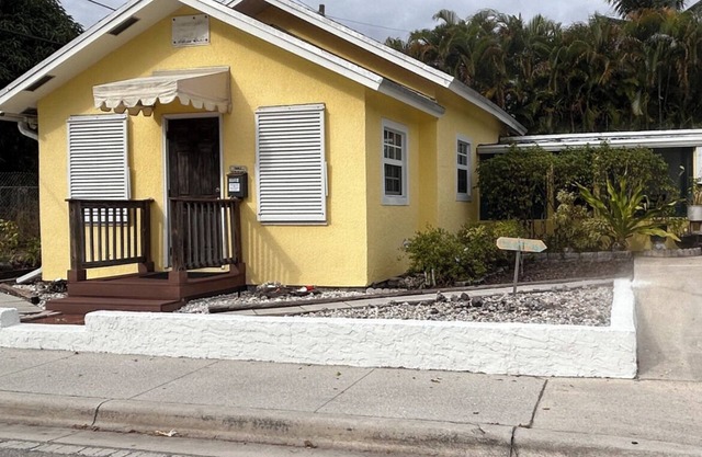 Calling all snowbirds! Charming BeachCottage with great rates!