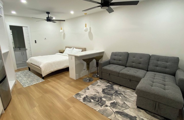 Calm Corner Retreat: Calm Escape With Air Conditioning