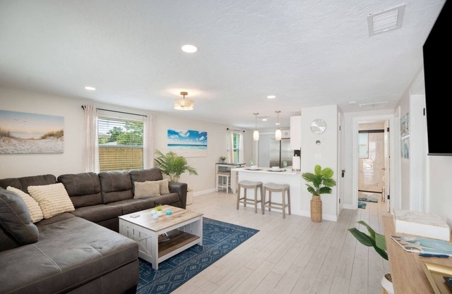 Calm Sunset: Sleep 12, Renovated