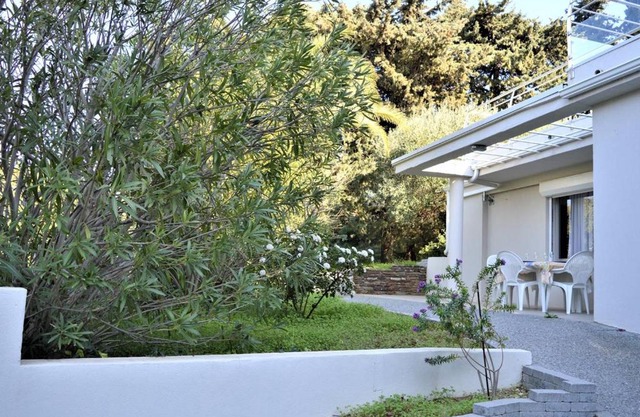 Calme Appartement T2 avec Terrasse à Cavalaire - FR-1-226B-2