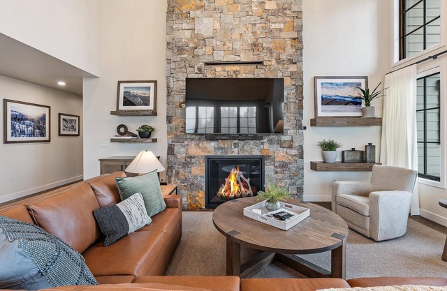 Calvi Penthouse Village 3 Bedroom Luxury Condo - Breathtaking Penthouse|Ski In/Out and Heated Patio