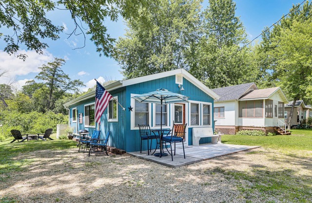 Cambridge Cabin - 3 Min Walk to Lake Ripley!