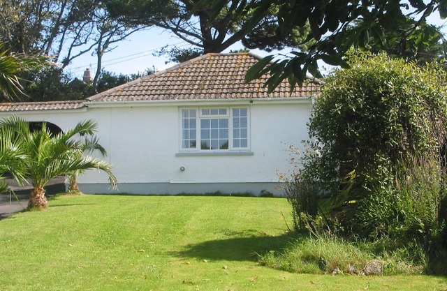 Camellia Chalet in Praa Sands - Sleep 4