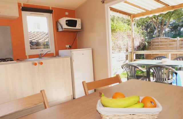 Camping La Bergerie Plage **** - 2-room Océane mobile home for 2 people
