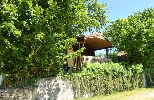 Campsite Flower Les Terrasses de Dordogne * - Standard Chalet 3 rooms 4 people Without Sanitary facilities