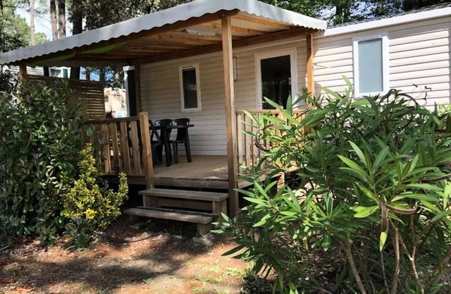Campsite La Simioune in Provence * - Mobile home VENTOUX - 2 bedrooms + TV (2 adults + 2 children) 2 to 4 people - 2 pers. included in the tariff