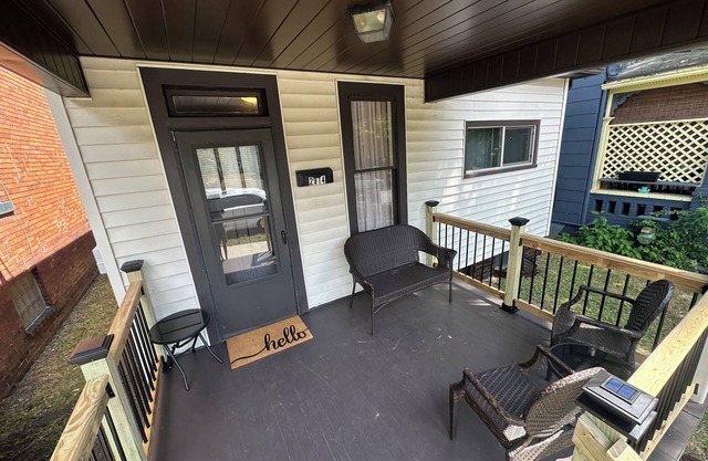 Campus Cove Stylish College Hill Stay. Walk to Geneva College, Sleeps 4-Fire Pit