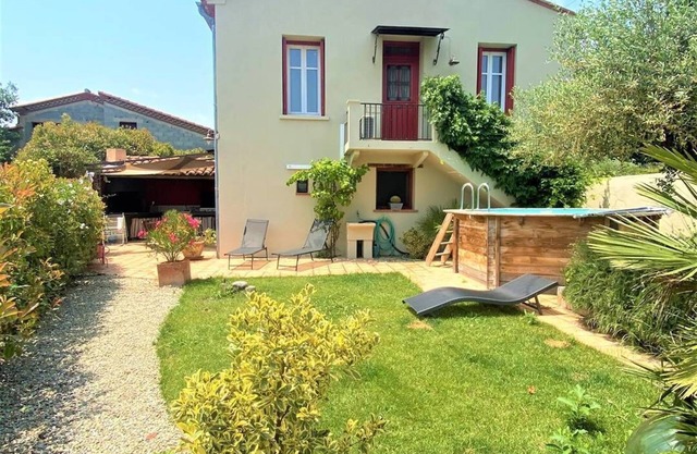 CAN MASSOT - GITE WITH SWIMMING POOL FOR 6 PEOPLE