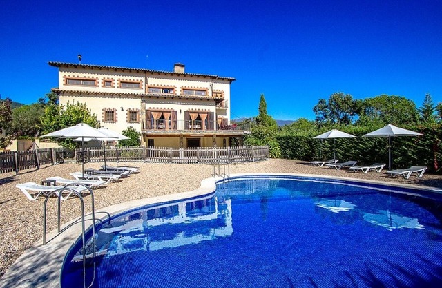 Can Panxa rural apartment for 24 people