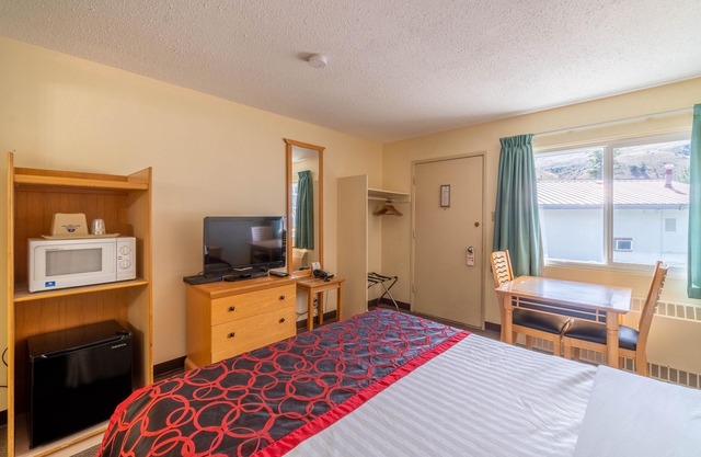 Canadas Best Value Desert Inn & Suites Cache Creek