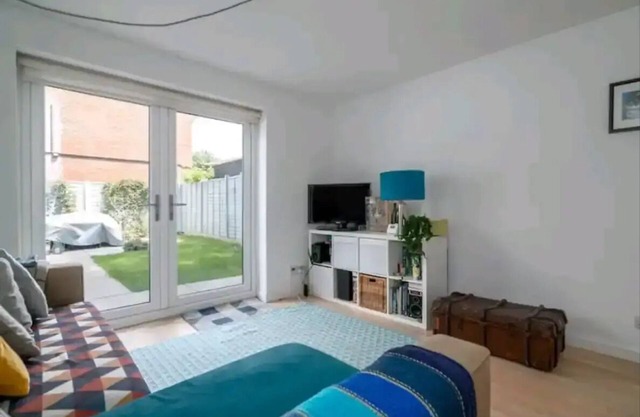 Canal View House | 2BR with Garden & Parking