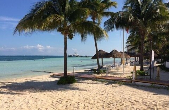 Cancun Oceanfront Penthouse Christmas 2021 to New Year 2022, Sleeps 6