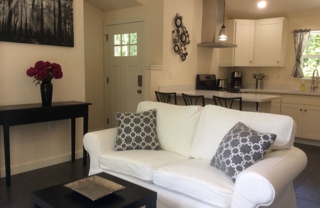 CANFIELD ORCHARD APPLE SUITE