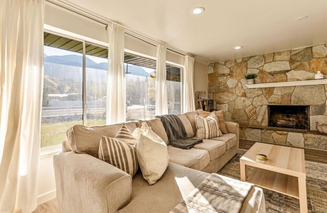 Canyon View Cottage | Backyard | Free Massage*