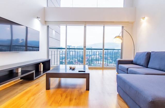 Capitalia - Duplex w/CoWork & GYM
