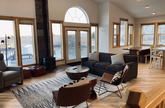 Capitol Reef Home with fast wi-fi and washer/dryer