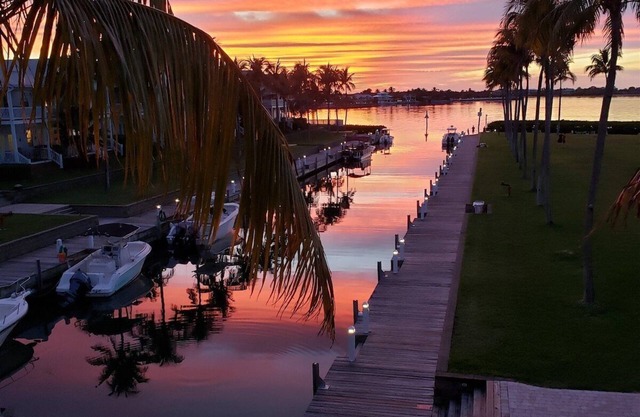 Captain`s Cure~ Pet Friendly Unit w 31` Boat Slip!