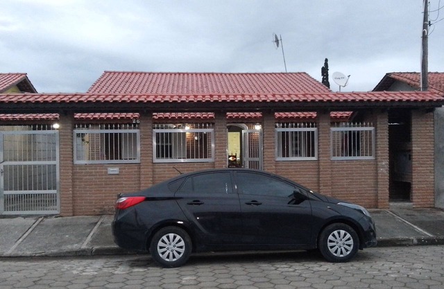 CARAGUATATUBA HOUSE WITH 4 BEDROOMS 5 MINUTES FROM PALMEIRAS BEACH, 5 FROM CIGARRA!