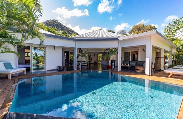 Carmen (2/3 Rooms) Luxury villa