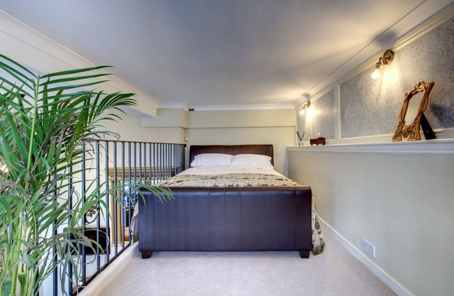 Carnegie Library Bronte Apartment