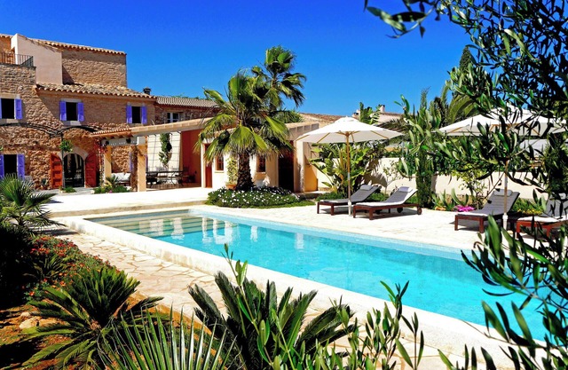 Casa 3 Leones - renovated finca-style townhouse, patio, garden and long pool