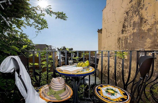 Casa Bettina: A characteristic one-story ancient house, with Free WI-FI.
