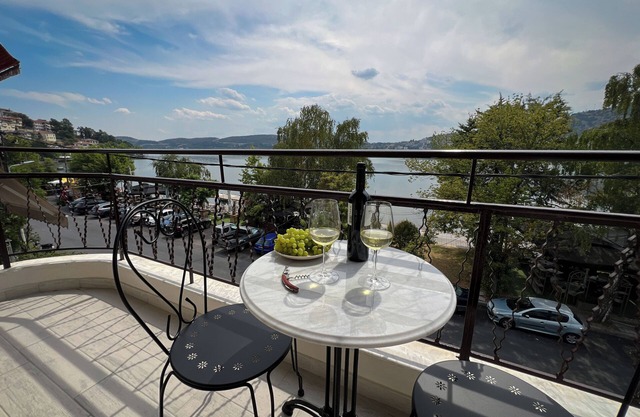Casa Bianca Kastoria charming 2-bedroom apartment