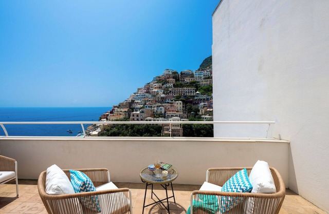 CASA BLÙ DAMA is centrally located in the heart of Positano has a Beautiful view