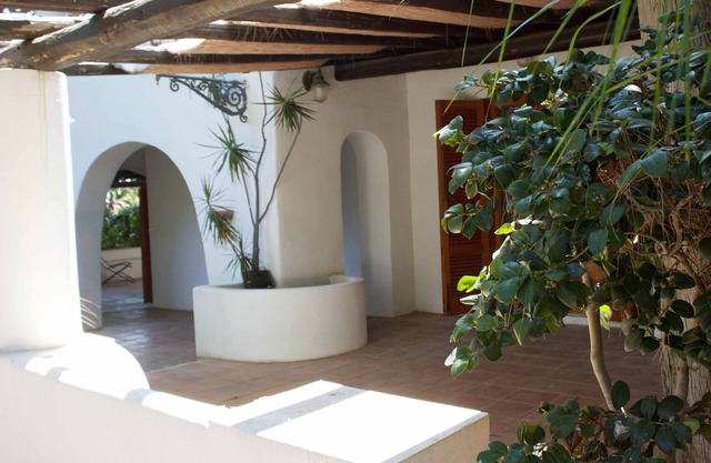 Casa Capiciana * Punta Rotolo in front of the sea
