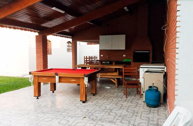 Casa com lazer e a 200 m da praia em Peruibe SP