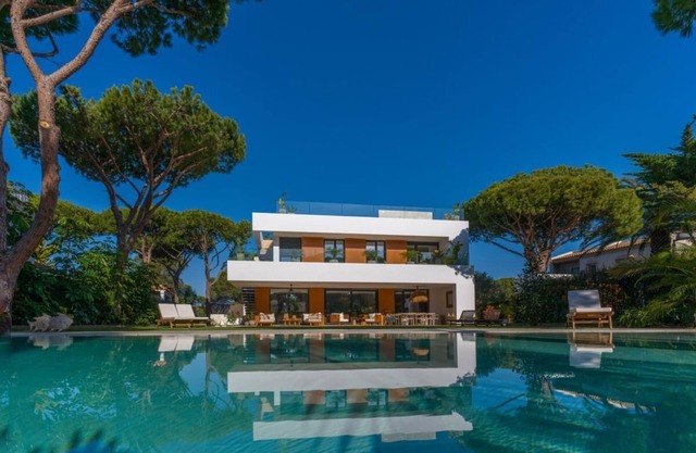 Casa con Calma-New luxury villa just a few minutes walk from the beach and incredible views from the roof terrace