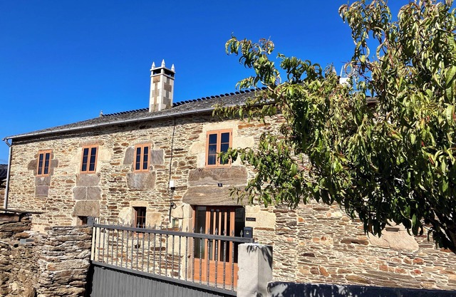 Casa da Forxa is a renovated former forge/smithy in lovely hamlet setting.