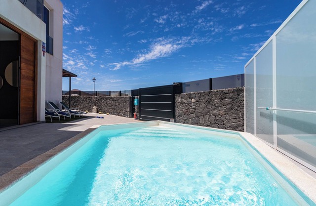 casa daniela lanzarote heated pool and wifi