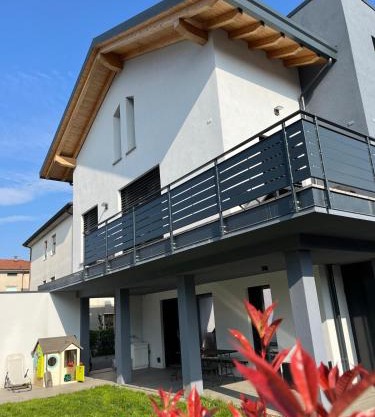 Casa Darcellas trilocale in a4 con giardino