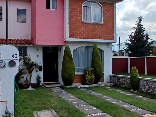 Casa de descanso en privada, jardín, alexa,asador y mascota