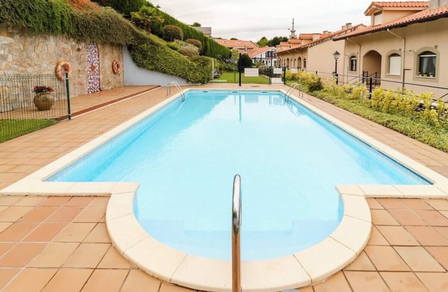 Casa de Las Flores Apartment with private garden in front of the beach of Comillas