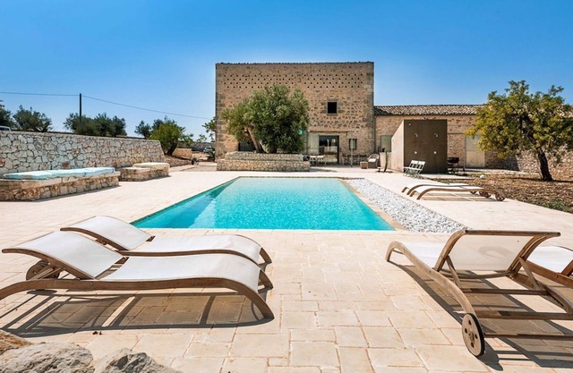 Casa Donnafugata - Five Bedroom Villa, Sleeps 11
