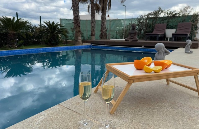 Casa en la playa con piscina privada, barbacoa y chimenea junto a Valencia.