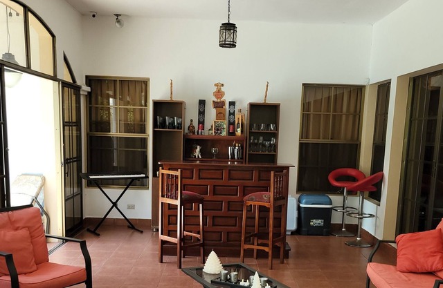 Casa Entera con Alberca en las Colinas Managua, Apta Para Familias