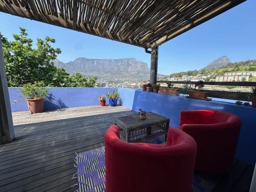 Casa Finchette rooftop apartment with panoramic views of Table Mountain