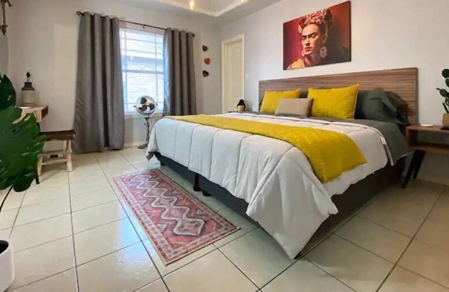Casa Frida with King-size Bed & Private Backyard!
