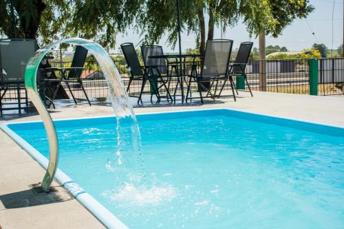 Casa GRANDE con piscina y bien ubicada