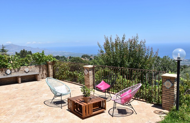 Casa Greli is the ideal place for those who love the sea and the mountains