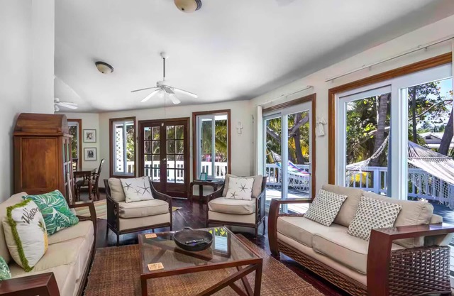 Casa Kennedy - Family Beach Home - Last Private House on West Bay Beach