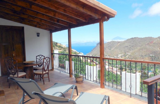 Casa La Sabina Roja 1 - Casa con impresionantes vistas sobre Hermigua y el mar