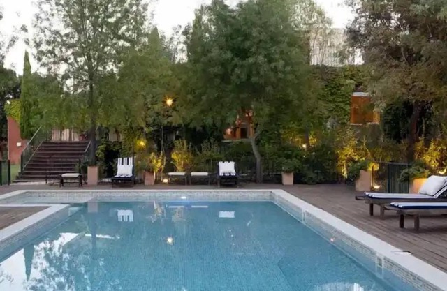 Casa Lujosa en una Finca de Toledo con Piscina y Vistas a la Sierra de Gredos