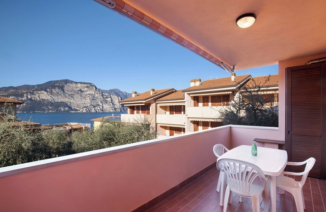 Casa Luna-Apartment with lake view and swimming pool, Casa Luna - Appartamento con vista lago e pisc